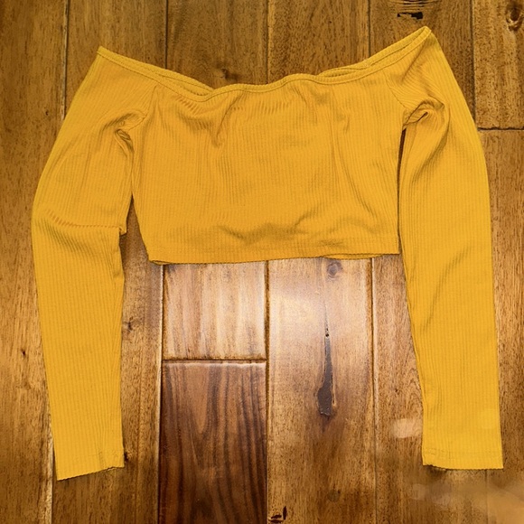 CIDER Ruched Rib Halter Top - Picture 11 of 11